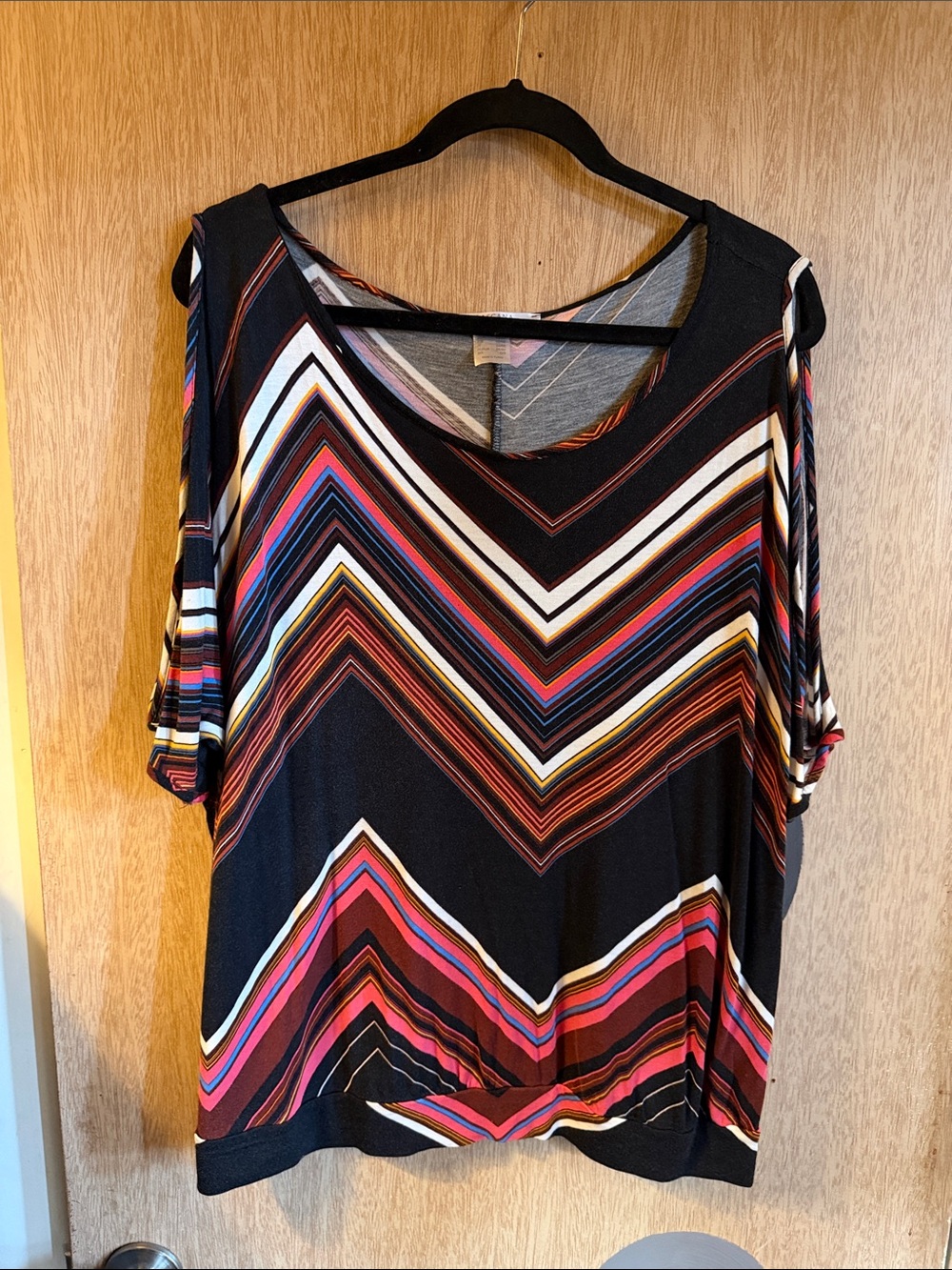 Lascana/Venus Women’s Black Open Sleeve Chevron Stripe Tee/Size XL
